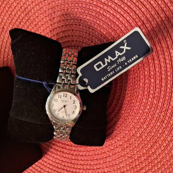 NWT,Lady's Gold,Sparkly,Bracelet,Watch with Second Hand,by OMAX⚘️🦋❤️ - Picture 4 of 9